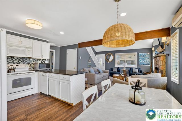 24 Hopkins Circle, Penn Forest Twp, PA 18210