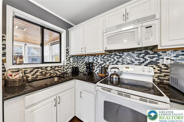 24 Hopkins Circle, Penn Forest Twp, PA 18210