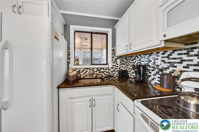 24 Hopkins Circle, Penn Forest Twp, PA 18210