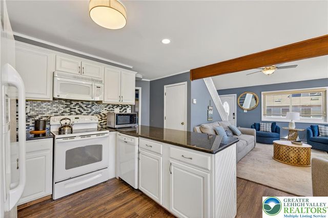 24 Hopkins Circle, Penn Forest Twp, PA 18210