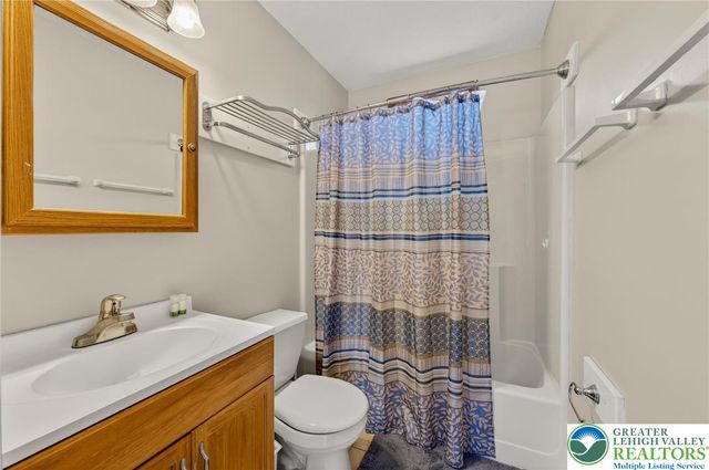 24 Hopkins Circle, Penn Forest Twp, PA 18210