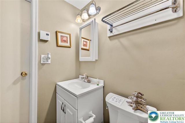 24 Hopkins Circle, Penn Forest Twp, PA 18210