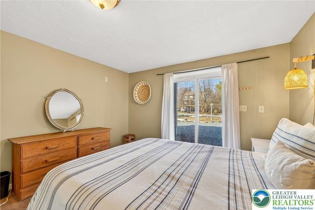 24 Hopkins Circle, Penn Forest Twp, PA 18210