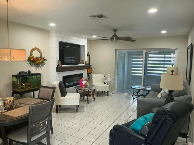 2758 EMORY Drive E C, West Palm Beach, FL 33415