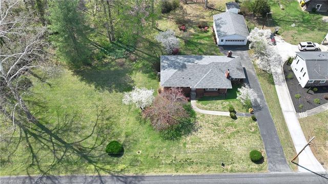 117 Hillcrest Road, Thomasville, NC 27360