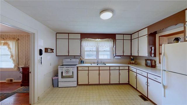 117 Hillcrest Road, Thomasville, NC 27360