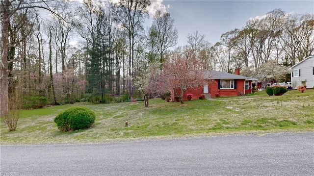 117 Hillcrest Road, Thomasville, NC 27360