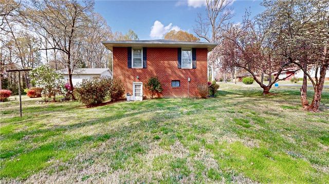 117 Hillcrest Road, Thomasville, NC 27360