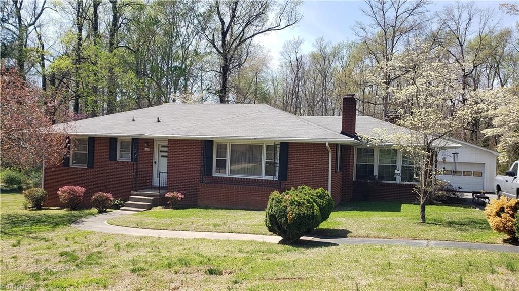 117 Hillcrest Road, Thomasville, NC 27360