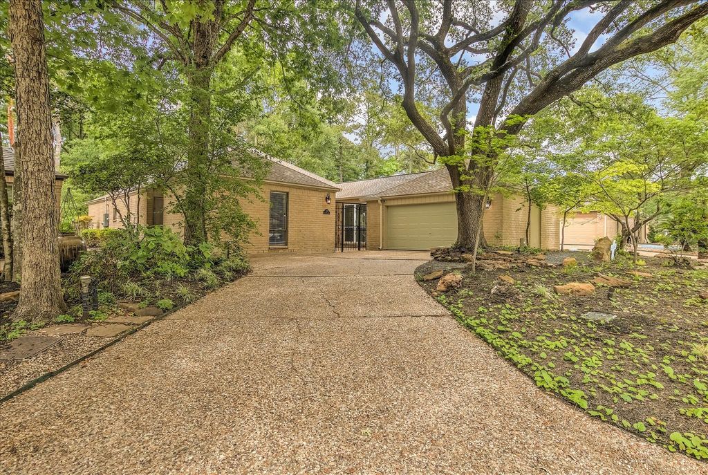 3231 Village Falls Court, Kingwood, TX 77339