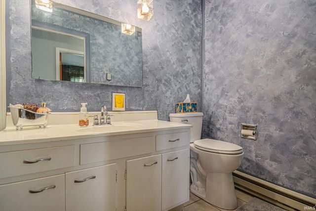 8920 S Merry Estates Drive, Silver Lake, IN 46982