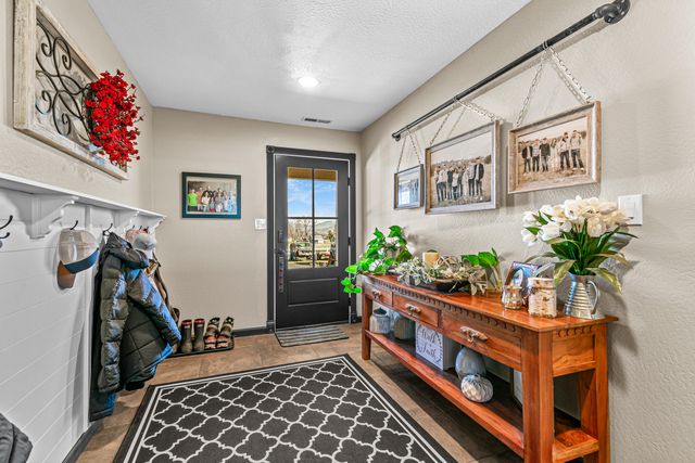 3985 Calhoun Road, Medford, OR 97501