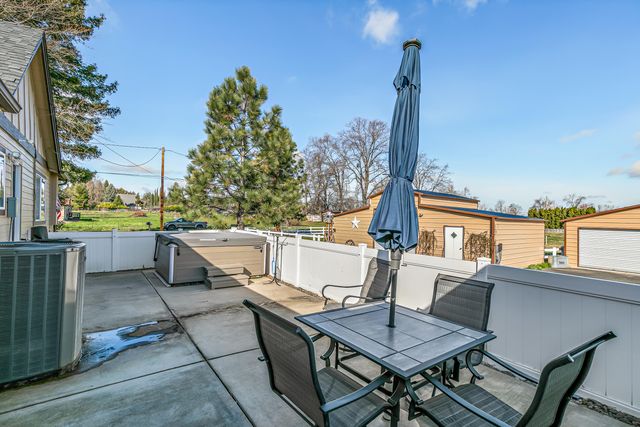 3985 Calhoun Road, Medford, OR 97501