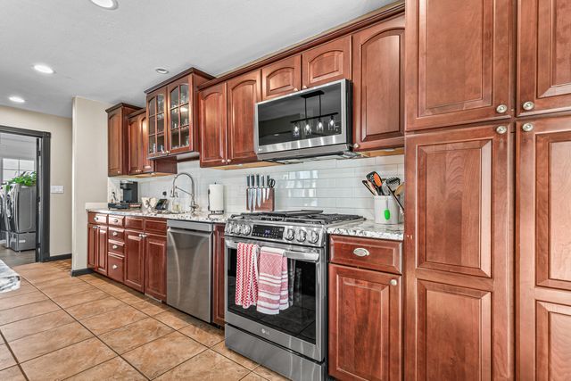 3985 Calhoun Road, Medford, OR 97501