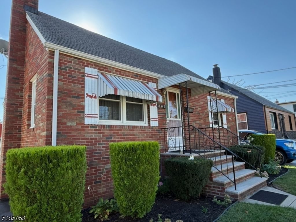 807 Carnegie St, Linden City, NJ 07036