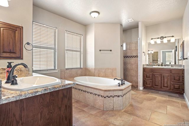 133 Copper Ridge, La Vernia, TX 78121