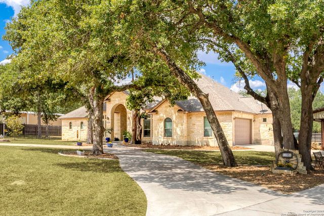 133 Copper Ridge, La Vernia, TX 78121