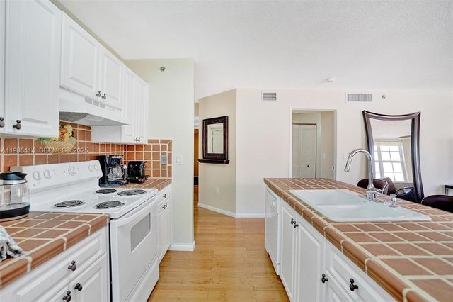 19877 E Country Club Drive 3607, Aventura, FL 33180