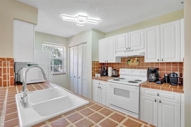 19877 E Country Club Drive 3607, Aventura, FL 33180