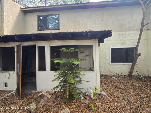 614 OAKS HOLLOW Court C3-2, Jacksonville, FL 32211