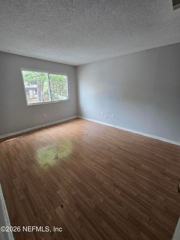 614 OAKS HOLLOW Court C3-2, Jacksonville, FL 32211