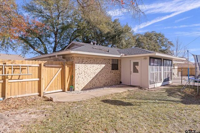 345 Washington, Van, TX 75790