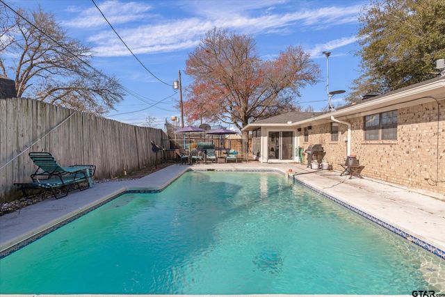 345 Washington, Van, TX 75790