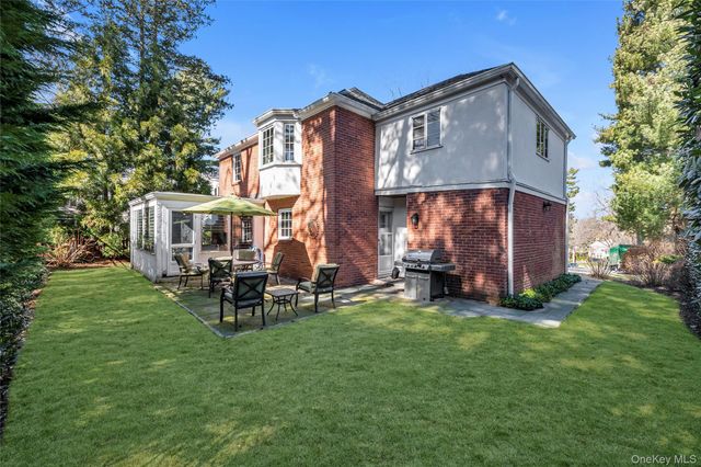 96 Quaker Ridge Road, Manhasset, NY 11030