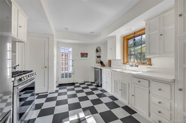 96 Quaker Ridge Road, Manhasset, NY 11030