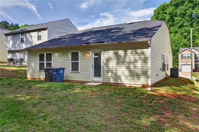1257 Stonefield Crossing Court, Winston-salem, NC 27107