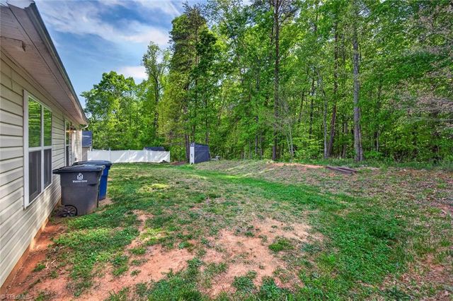 1257 Stonefield Crossing Court, Winston-salem, NC 27107