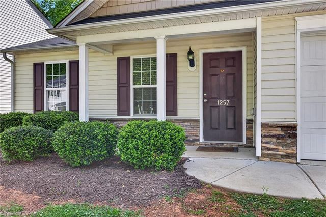 1257 Stonefield Crossing Court, Winston-salem, NC 27107