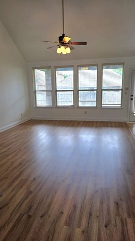 11516 Round Leaf Drive, Fort Worth, TX 76244