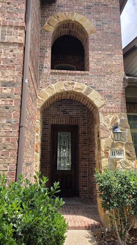 11516 Round Leaf Drive, Fort Worth, TX 76244
