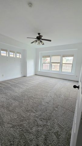 11516 Round Leaf Drive, Fort Worth, TX 76244
