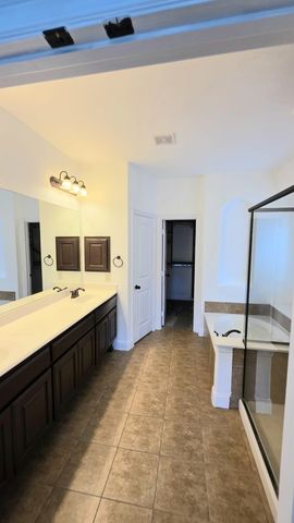 11516 Round Leaf Drive, Fort Worth, TX 76244