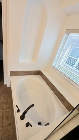 11516 Round Leaf Drive, Fort Worth, TX 76244