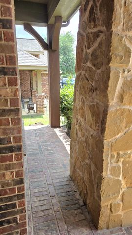 11516 Round Leaf Drive, Fort Worth, TX 76244