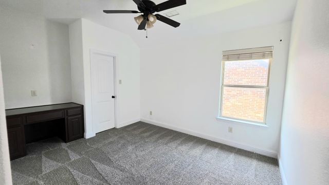 11516 Round Leaf Drive, Fort Worth, TX 76244