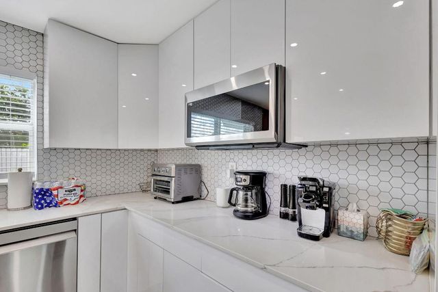 9518 Keating Drive, Palm Beach Gardens, FL 33410