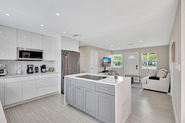 9518 Keating Drive, Palm Beach Gardens, FL 33410