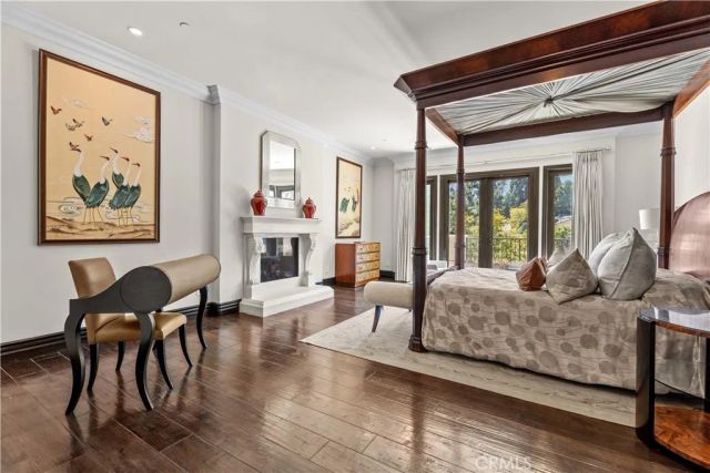 1210 Chantilly, Los Angeles, CA 90077