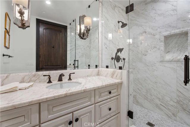 1210 Chantilly, Los Angeles, CA 90077