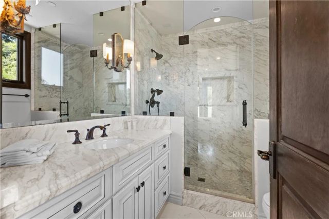 1210 Chantilly, Los Angeles, CA 90077