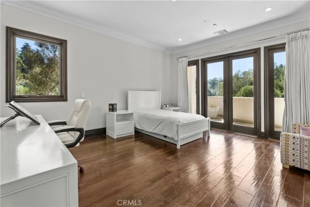 1210 Chantilly, Los Angeles, CA 90077
