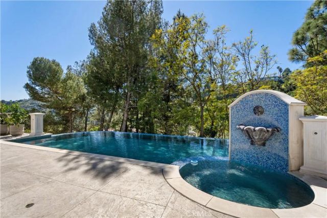 1210 Chantilly, Los Angeles, CA 90077