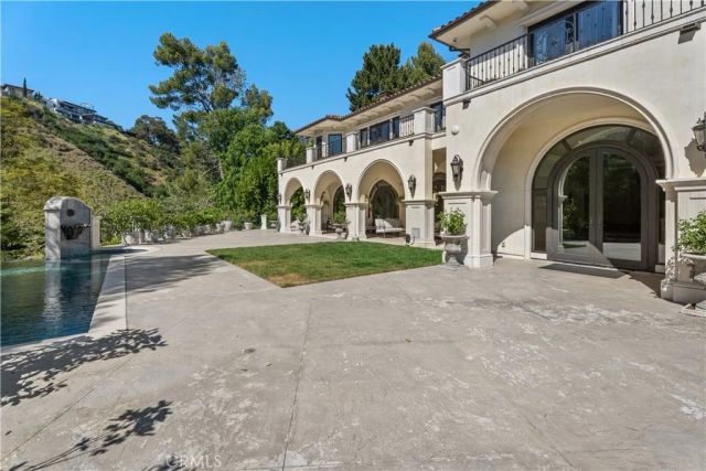 1210 Chantilly, Los Angeles, CA 90077
