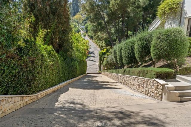 1210 Chantilly, Los Angeles, CA 90077