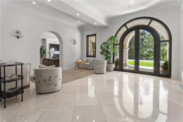 1210 Chantilly, Los Angeles, CA 90077