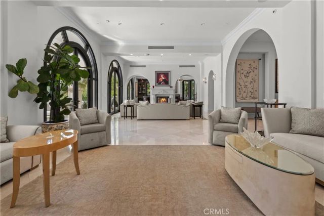 1210 Chantilly, Los Angeles, CA 90077
